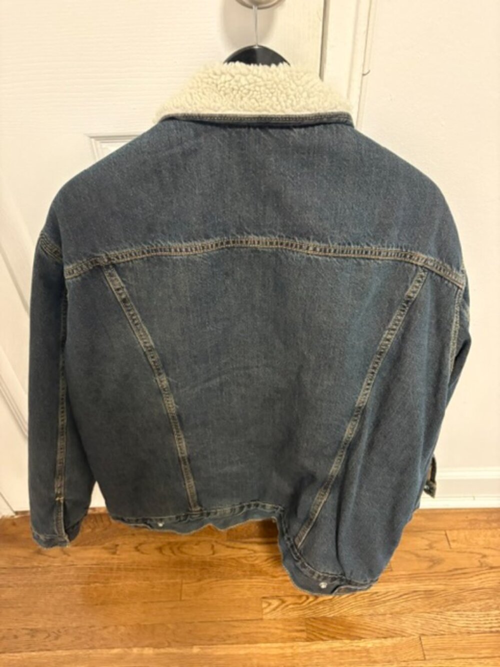 Relaxed Fit Sherpa Trucker Jacket XL. - Picture 5 of 5